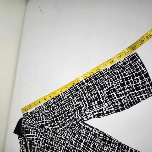 Jones New York Signature Women's Black and White Patterned Top XXL - Picture 6 of 7